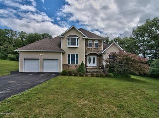 500 Martingale Dr, Stroudsburg, PA 18360