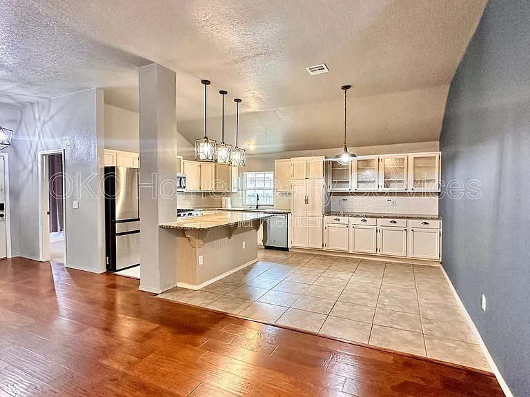 2617 Amy Ct — Photo 6