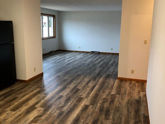 3rd image of 1120 E 6th St