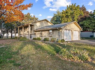 9463 Wellington Ln N, Maple Grove, MN 55369