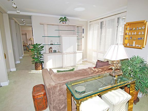 3rd image of 26910 Grand Central Pkwy APT 14W