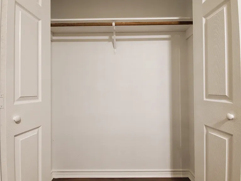 1604 Medina Dr — Photo 10