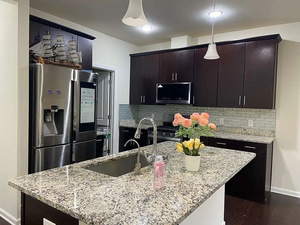 2 bed, 2.5 bath, 1883 sqft, $3,875 — Photo 2
