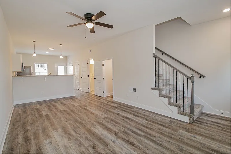 2 bed, 2.5 bath, 1270 sqft, $1,195 — Photo 2