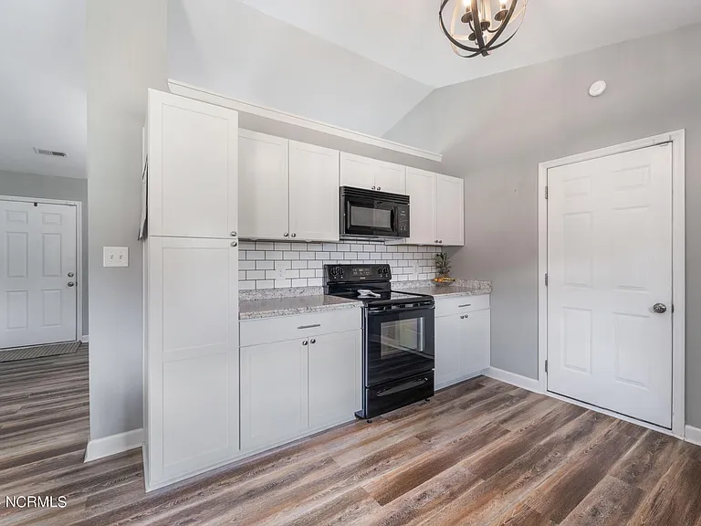 120 Woodbury Farm Dr — Photo 6