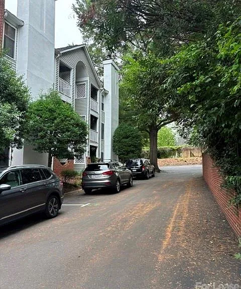 430 Queens Rd — Photo 3