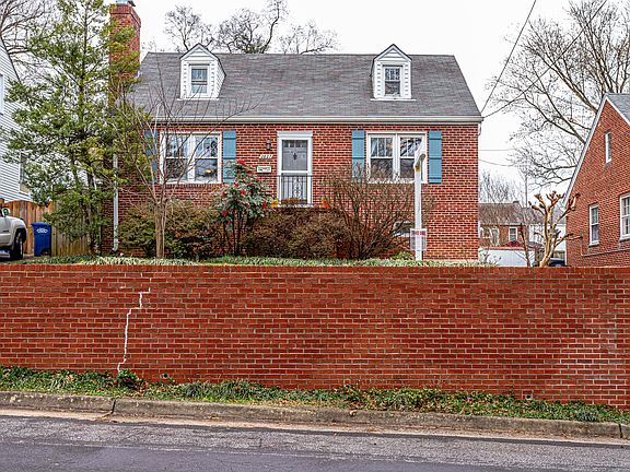 3rd image of 2827 W George Mason Rd