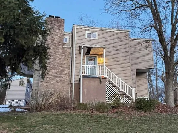 2056 Oakridge Dr, Charleston, WV 25311