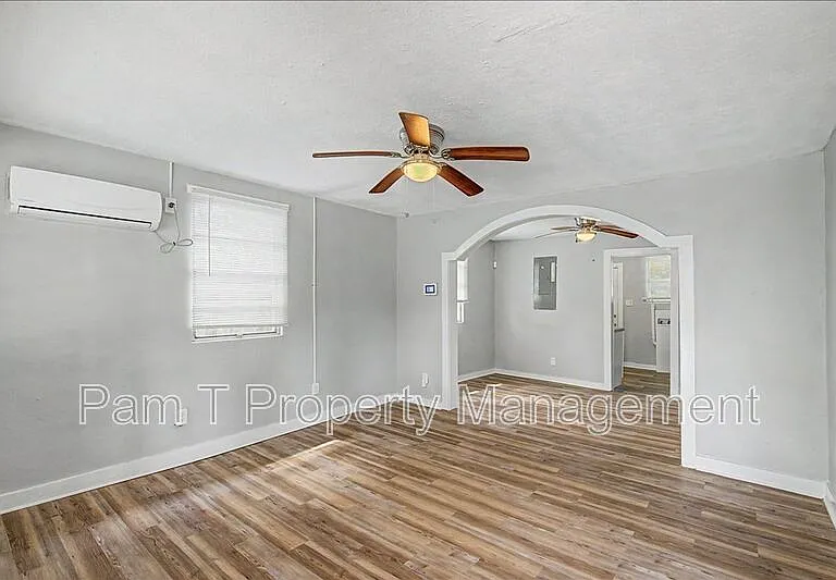 1120 Darwin St — Photo 4