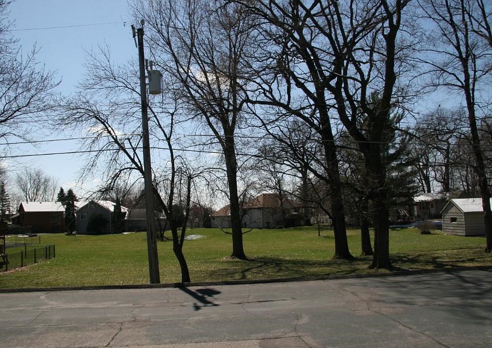 189 Pleasant View Road, Chanhassen with Minnetonka Schools