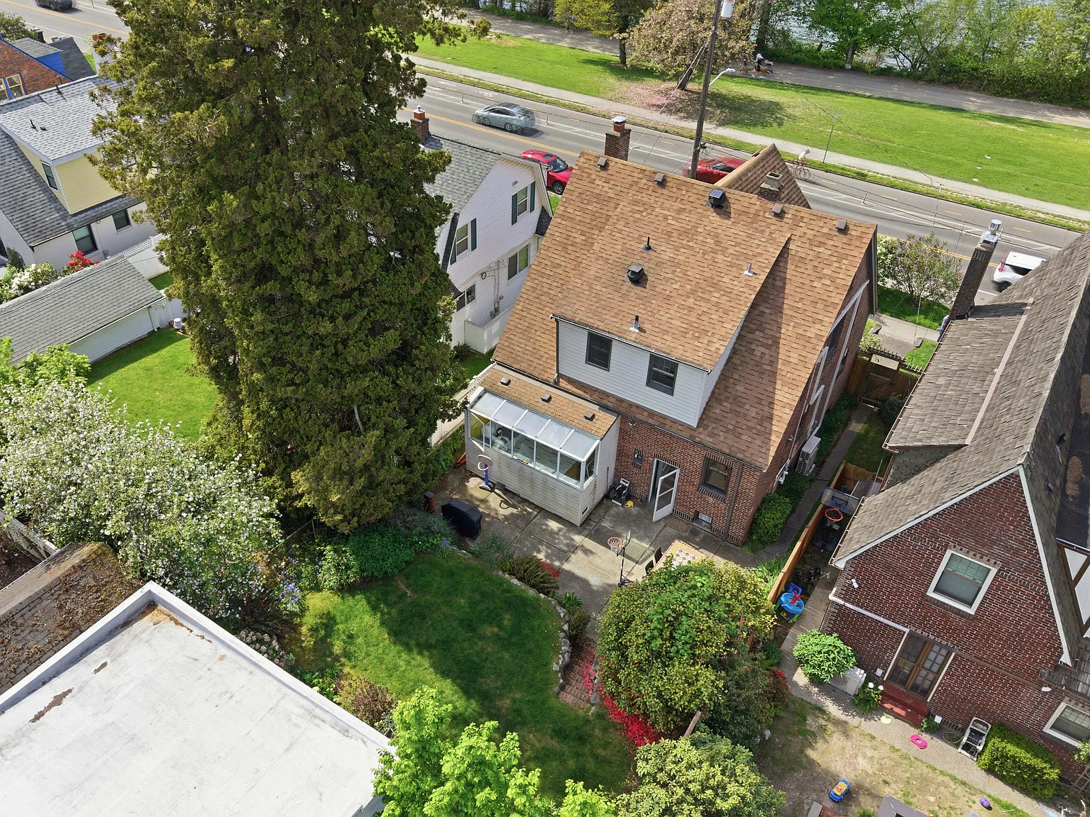 4 bed, 3247 sqft, $5,995 — Photo 3
