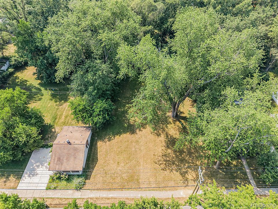 1st image of 26747 Vassar Ave