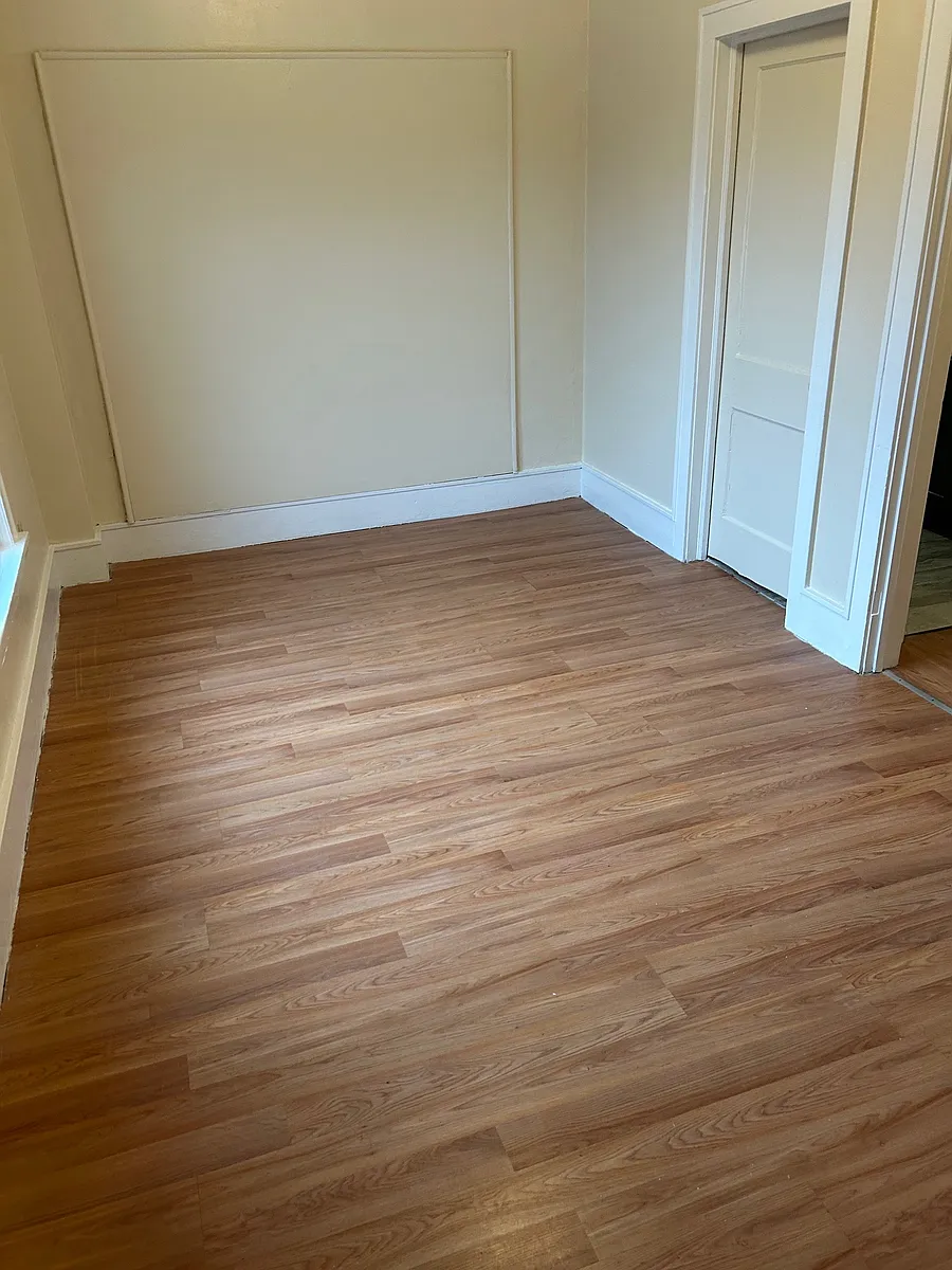 bedroom - 852 E Exchange St #7
