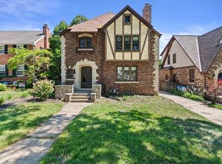 5072 N Larkin St, Whitefish Bay, WI 53217