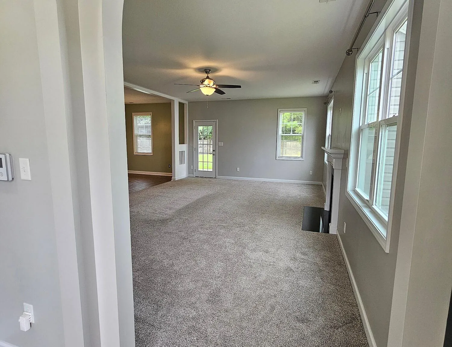 4 bed, 2.5 bath, $2,000 — Photo 2