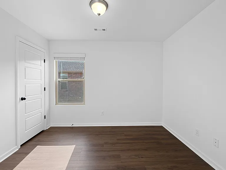 206 SW Vicki St — Photo 4