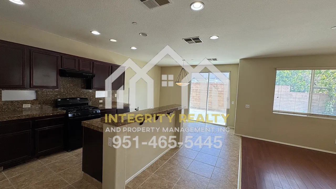 4 bed, 2.5 bath, 1927 sqft, $3,495 — Photo 4