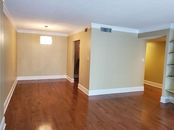 5th image of 1750 Saint Charles Ave APT 236