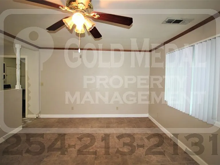 1208 E Avenue H — Photo 4
