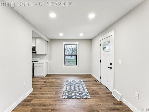 5th image of 9398 Ortonville Rd