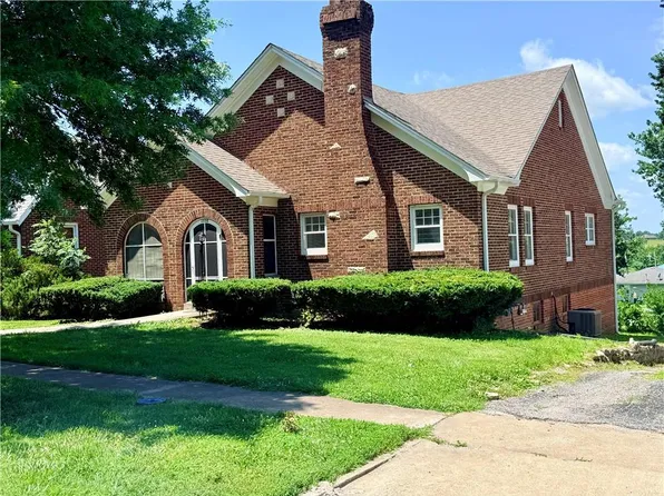 1608 Walnut St, Higginsville, MO 64037