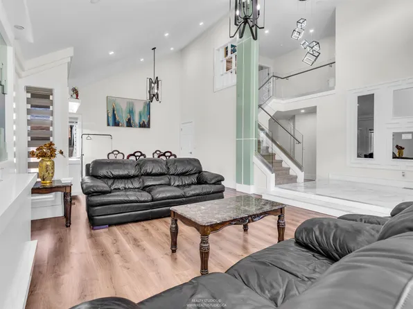 5775 184a St, Surrey, BC V3S 7T1