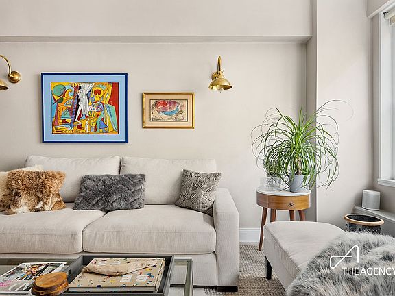 3rd image of 33 Greenwich Ave APT 5A