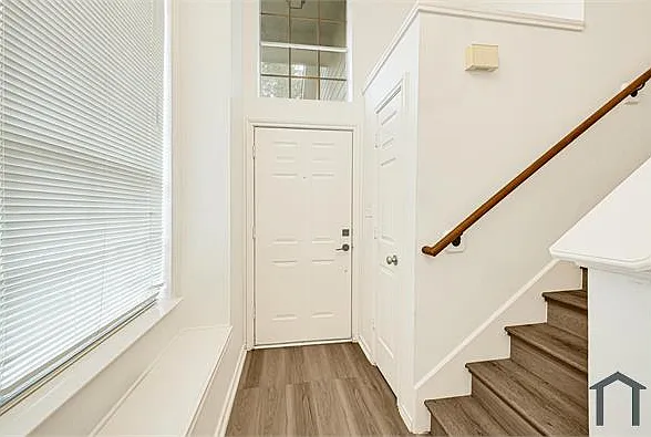 146 S Walden Elms Cir — Photo 8