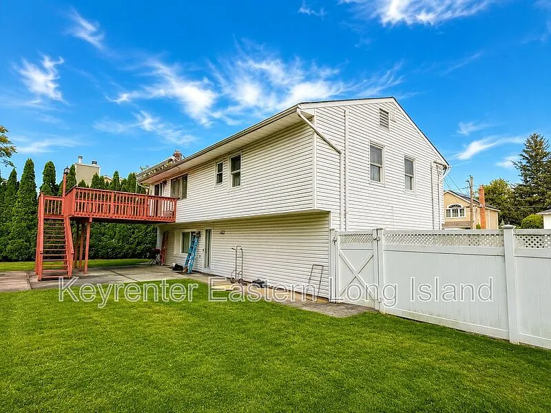 4 bed, 2.0 bath, $5,000 — Photo 2