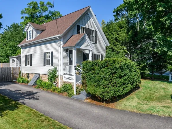 29 Cottage St, Wellesley, MA 02482