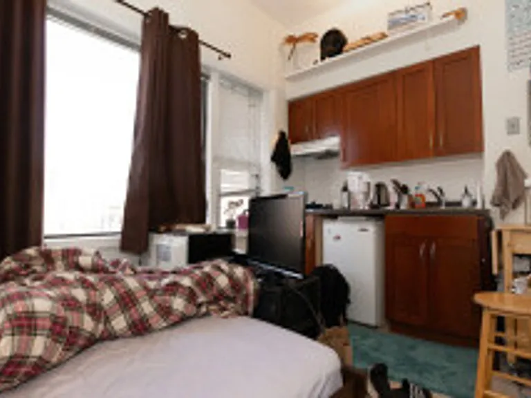 901 Beacon St #8 — Photo 2
