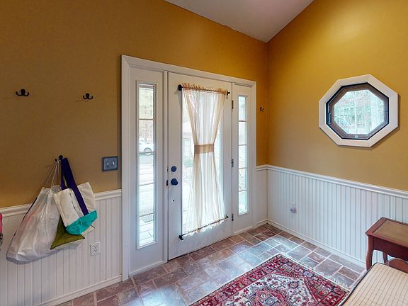 5th image of 213 Basswood Dr