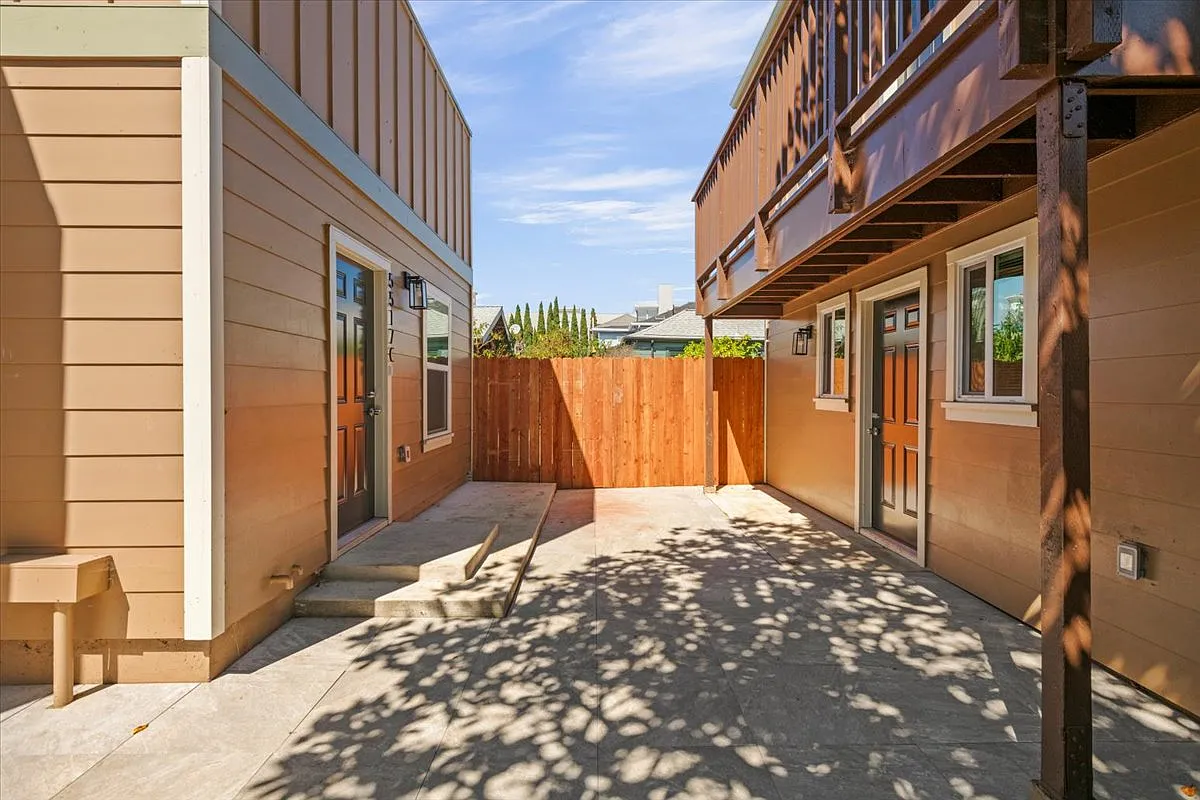 2 bed, 800 sqft, $2,995 — Photo 3