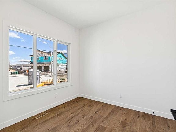 4th image of 94 E Bridgeport Lndg