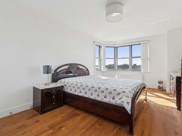 70-25 Yellowstone Boulevard image 6 of 18