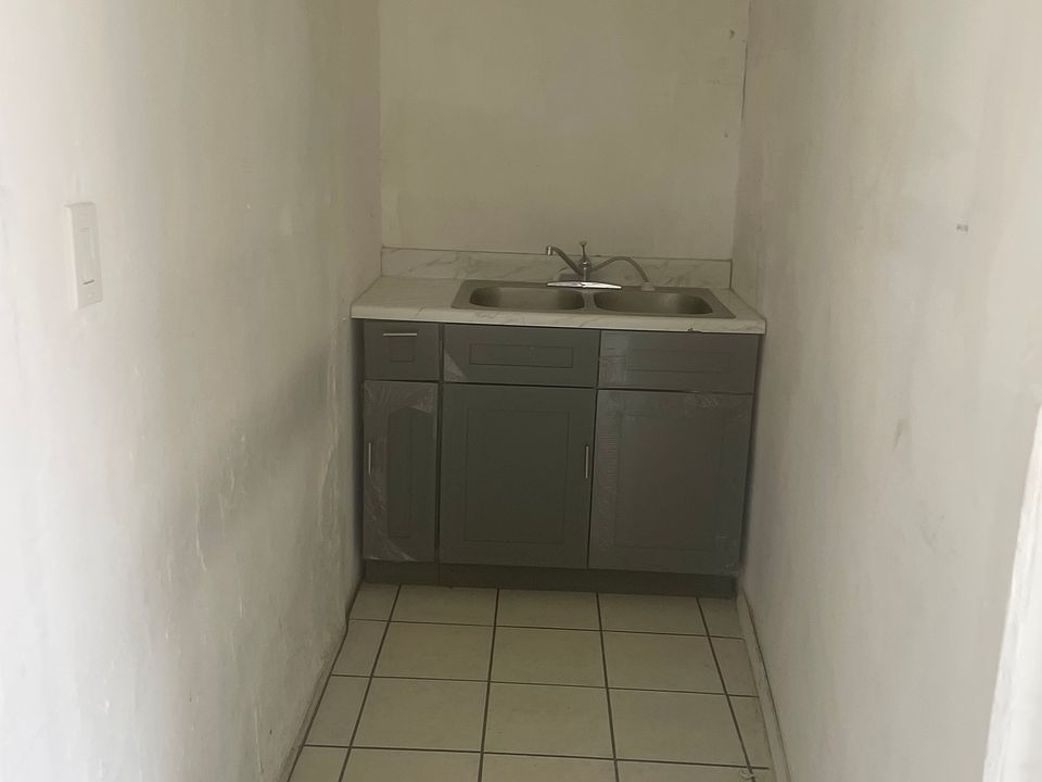 1st image of 4617 N Merced Ave