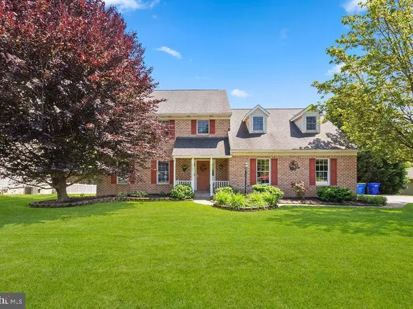 2748 Heather Dr, York, PA 17402