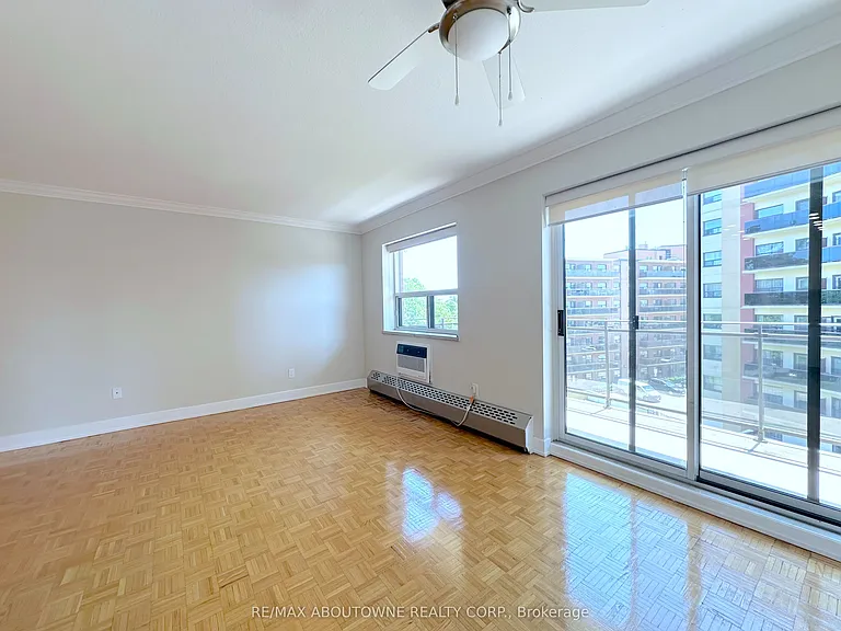 135 Allan St #504 — Photo 8
