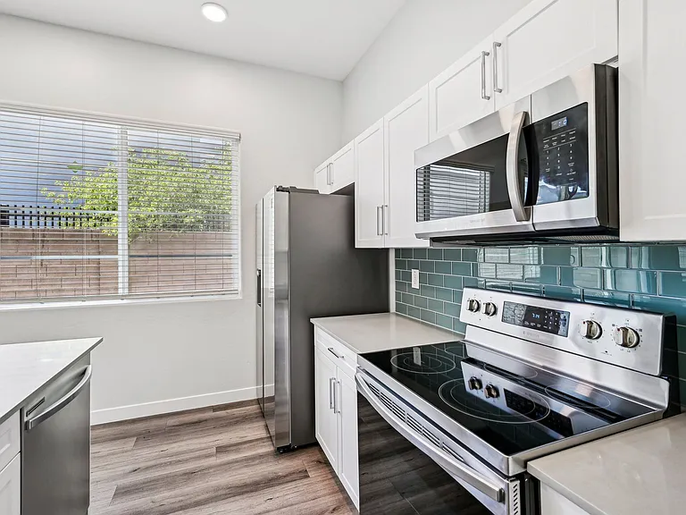 Baseline on 16 — Photo 61