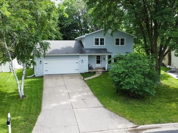 2613 N Norfolk Cir, Fitchburg, WI 53719