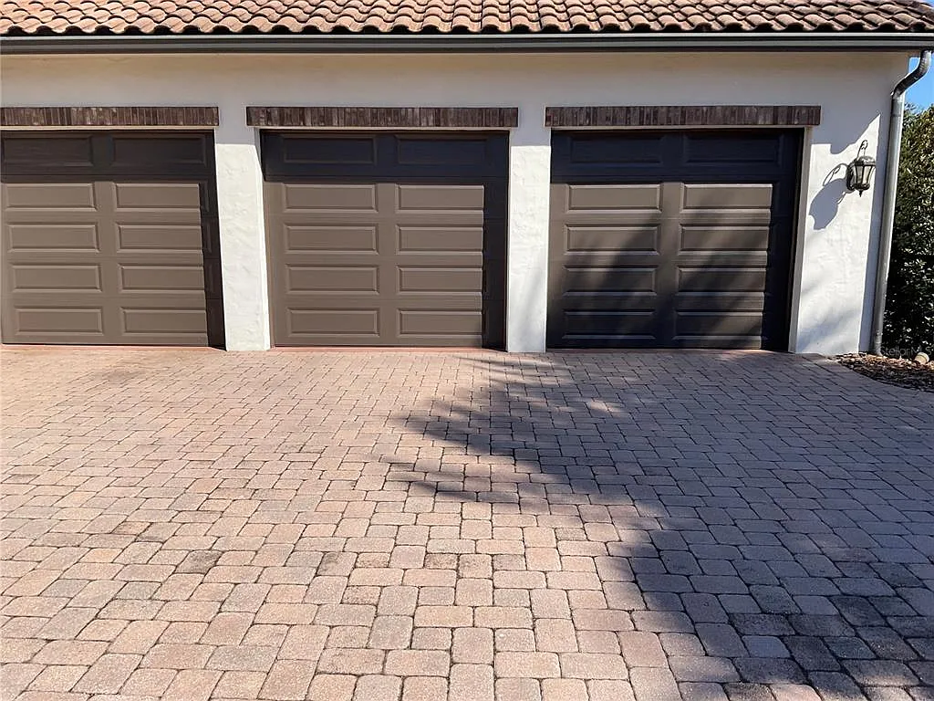 5 bed, 7.0 bath, 5205 sqft, $9,500 — Photo 2