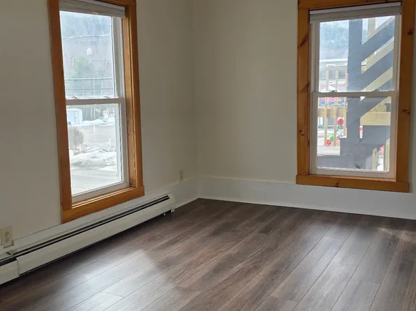 25 Glen Rd APT 2, Gorham, NH 03581