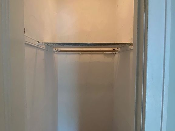 2nd image of 1055 W Pratt Blvd APT 1B