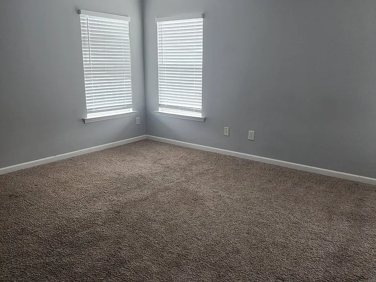 351 Roseglen Dr — Photo 11