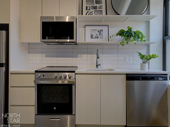 2nd image of 1049 W Lawrence Ave