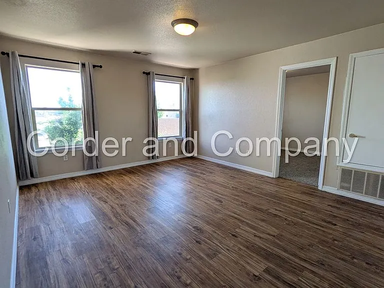 8827 Hampton Ave NE — Photo 17