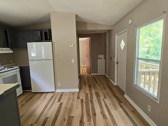 5th image of 66 Valley View Dr