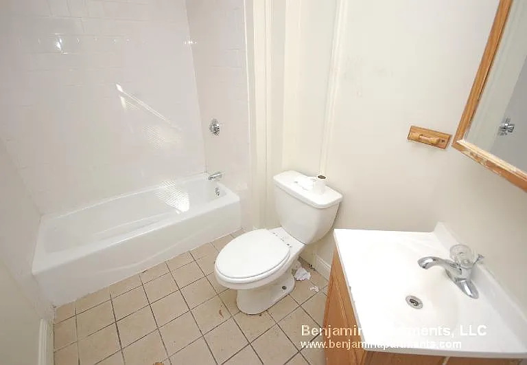 31 Quint Ave #2 — Photo 8