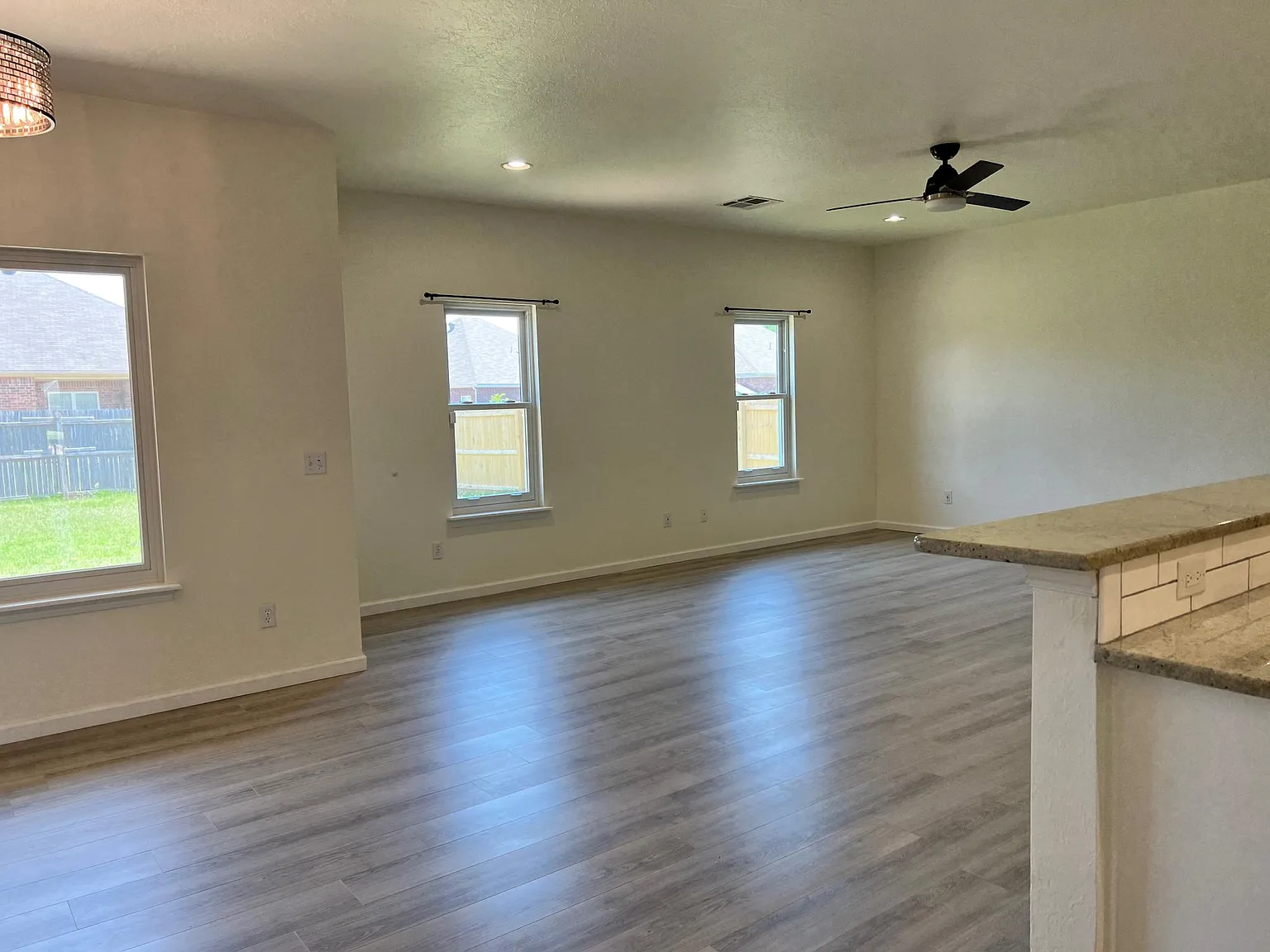 3 bed, 2100 sqft, $2,050 — Photo 3