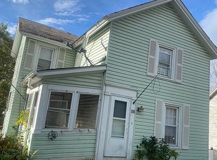 33 Pine St, Granville, NY 12832
